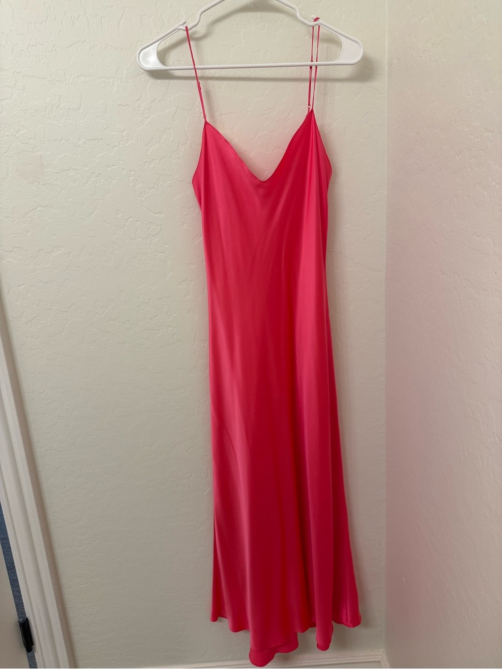 LIKE NEW. DANNIJO Women's Salmon Pink Silk Slip Dress with Spaghetti Straps. M